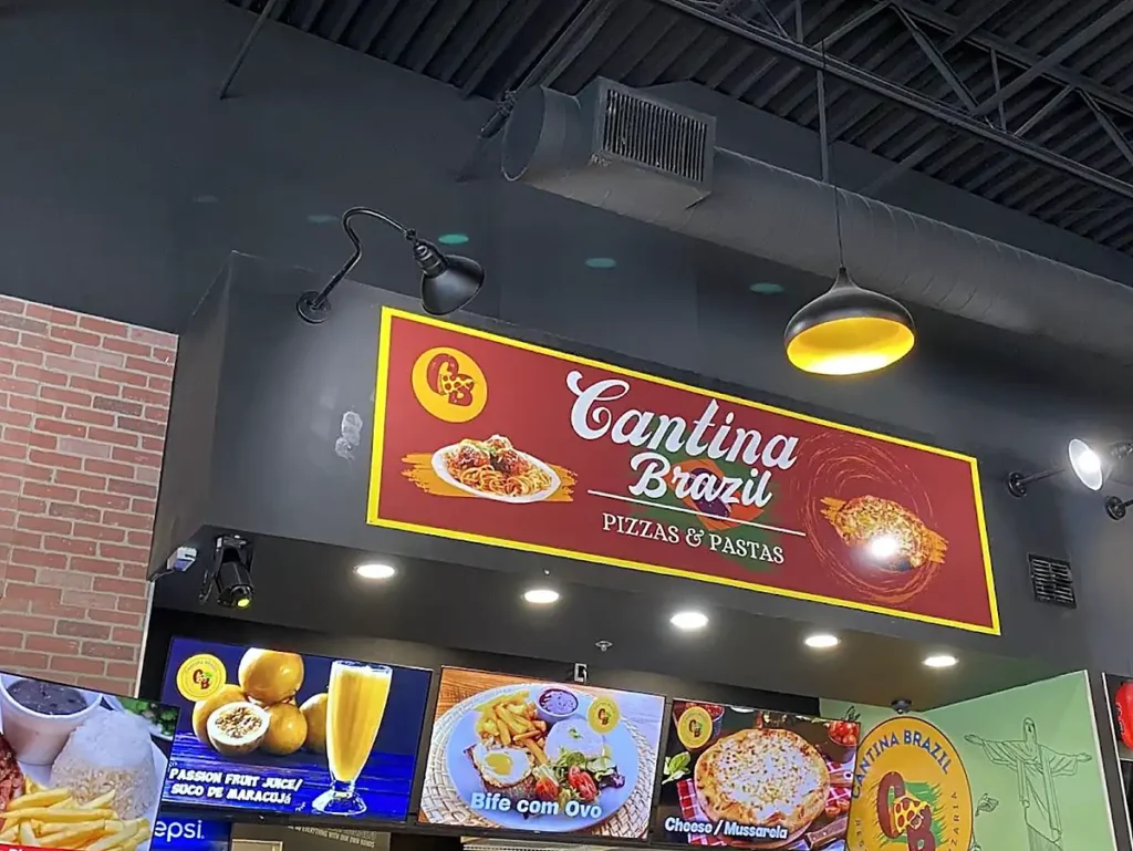 Cantina Brazil no Lake Buena Vista Factory Stores, uma das opções de alimentação do outlet em Orlando, com pizzas, massas e outros pratos.