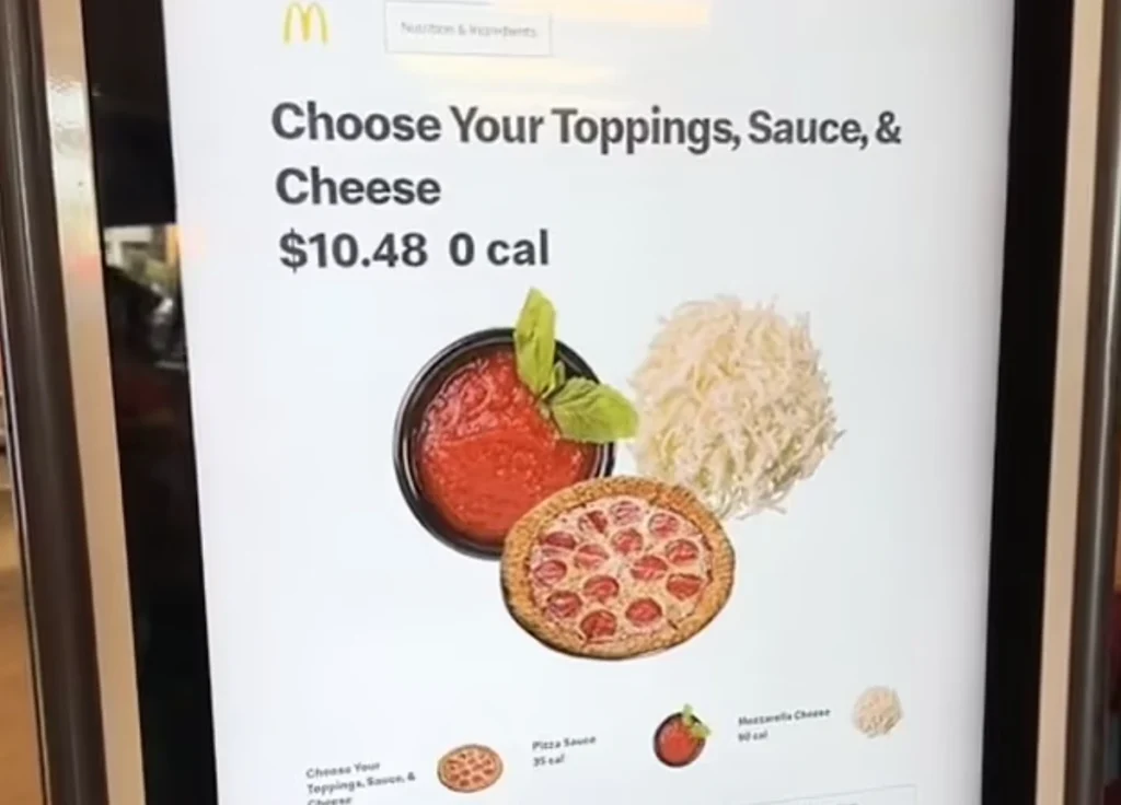 Uma das curiosidades do McDonald's de Orlando é poder pedir pizza, com diferentes opções de molho, queijo e coberturas.